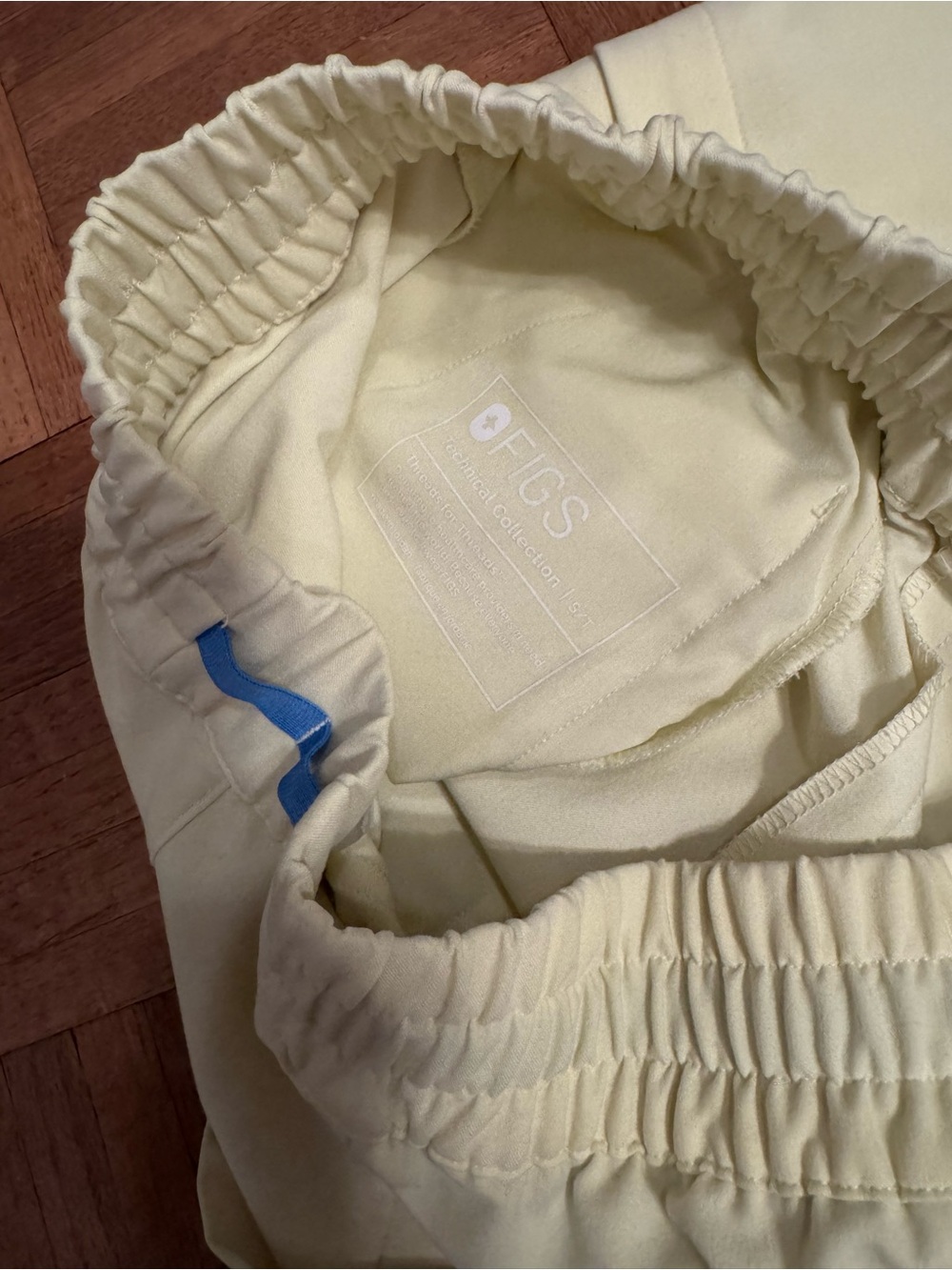 Figs Sunlight yellow scrub set small top and small tall bottoms - Picture 8 of 10